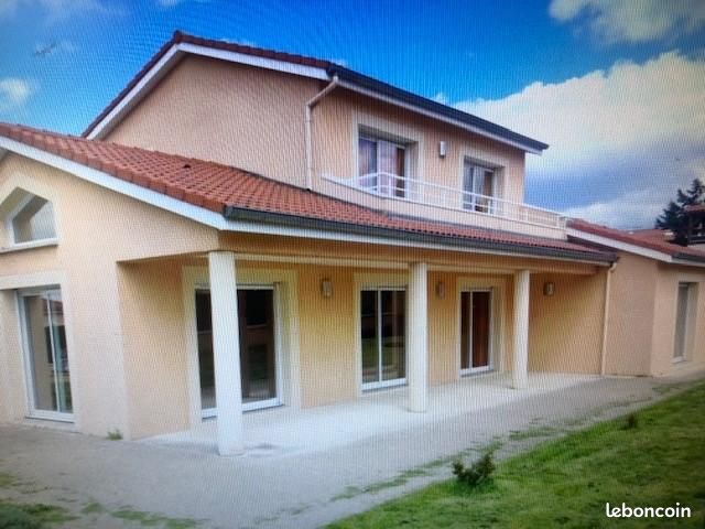 Maison 4 pièces 119 m² · à Saint-Jean-Bonnefonds · 119 m² · 1 110 €/mois