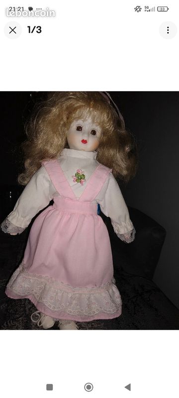 Rare Vintage Poupée En Porcelaine
Robe rose et dentelles (image 1)
