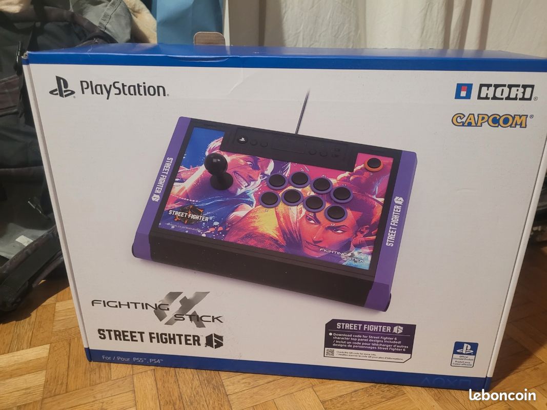 Hori PS5 Fighting Stick Alpha (Street Fighter VI) pour Playstation 5, PS4, PC - (image 1)