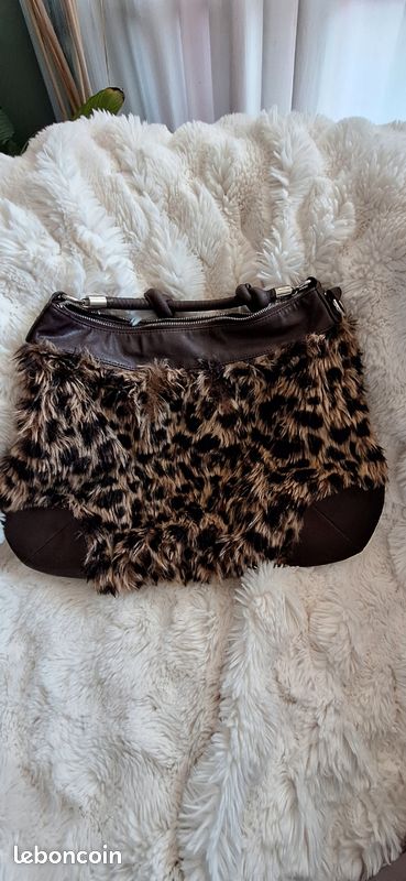 DESIGN - Sac bandoulière avec poignée supérieure façon chaîne en
