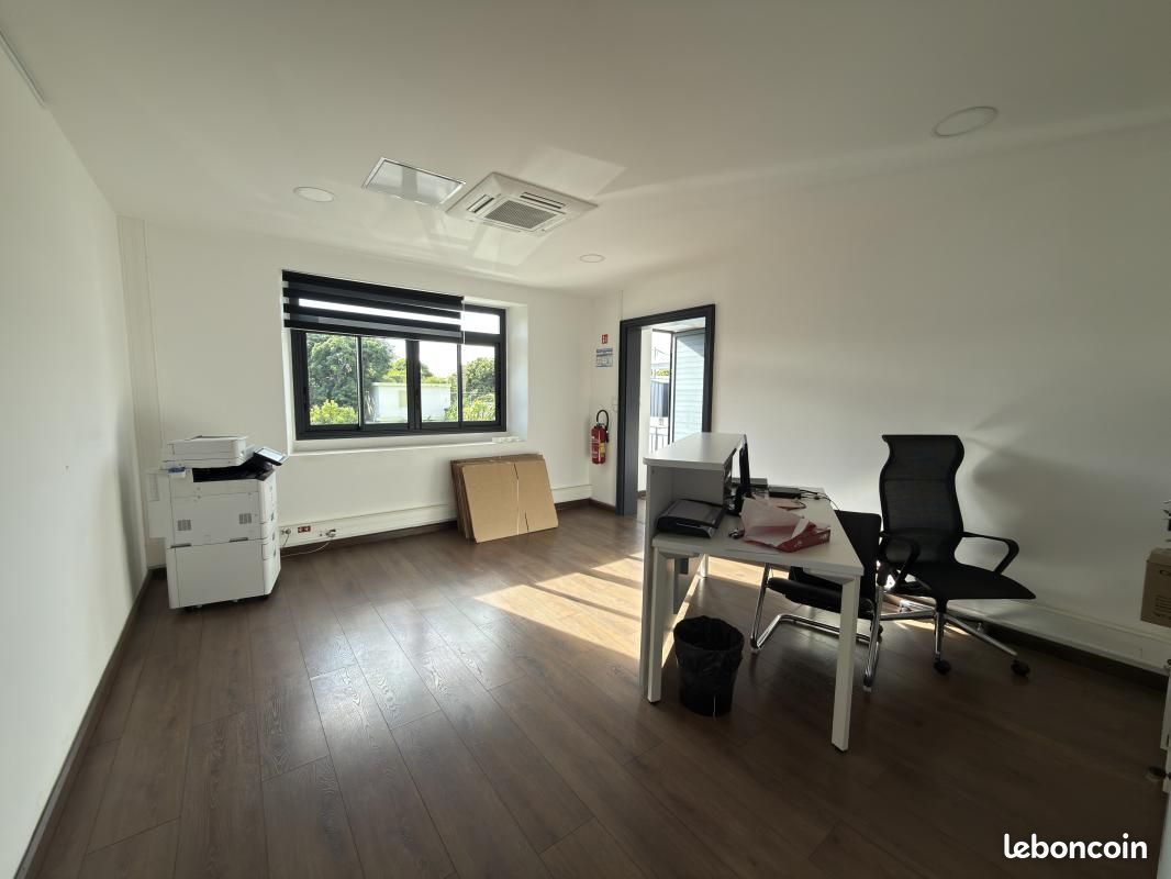 Immeuble 420 m² · à Saint-Denis · 420 m² · 13 000 €