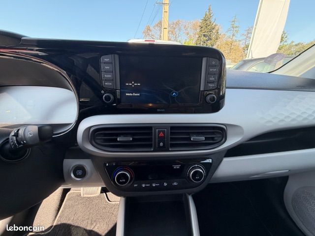 Hyundai i10 1.0 63 INTUITIVE 63CH (image 9)