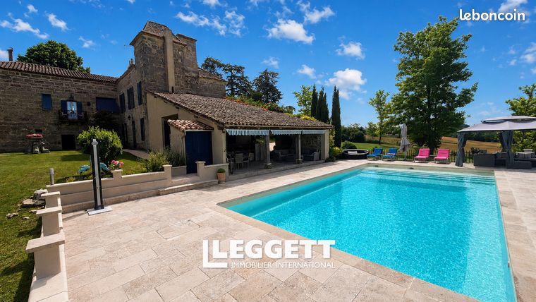 Maison 9 pièces 378 m²