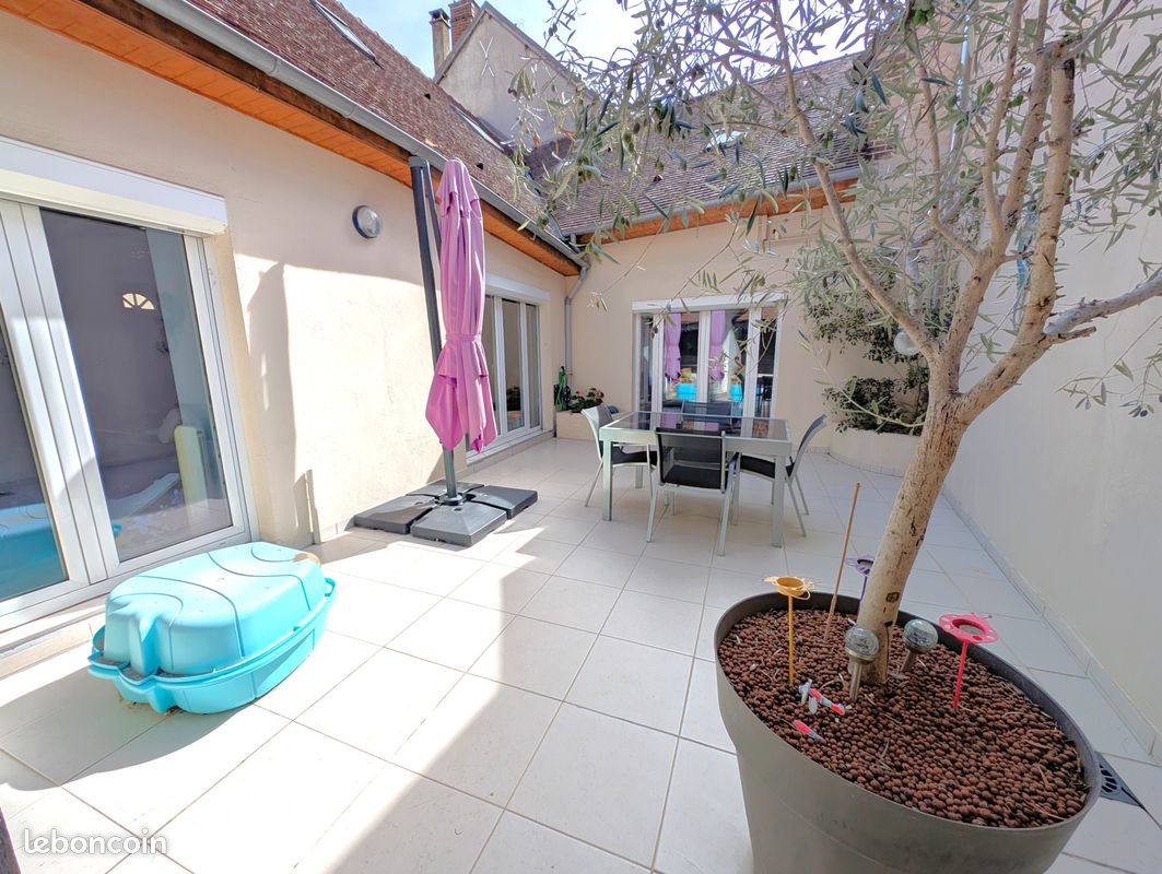Maison 6 pièces 176 m² · à Montholon · 176 m² · 188 000 €