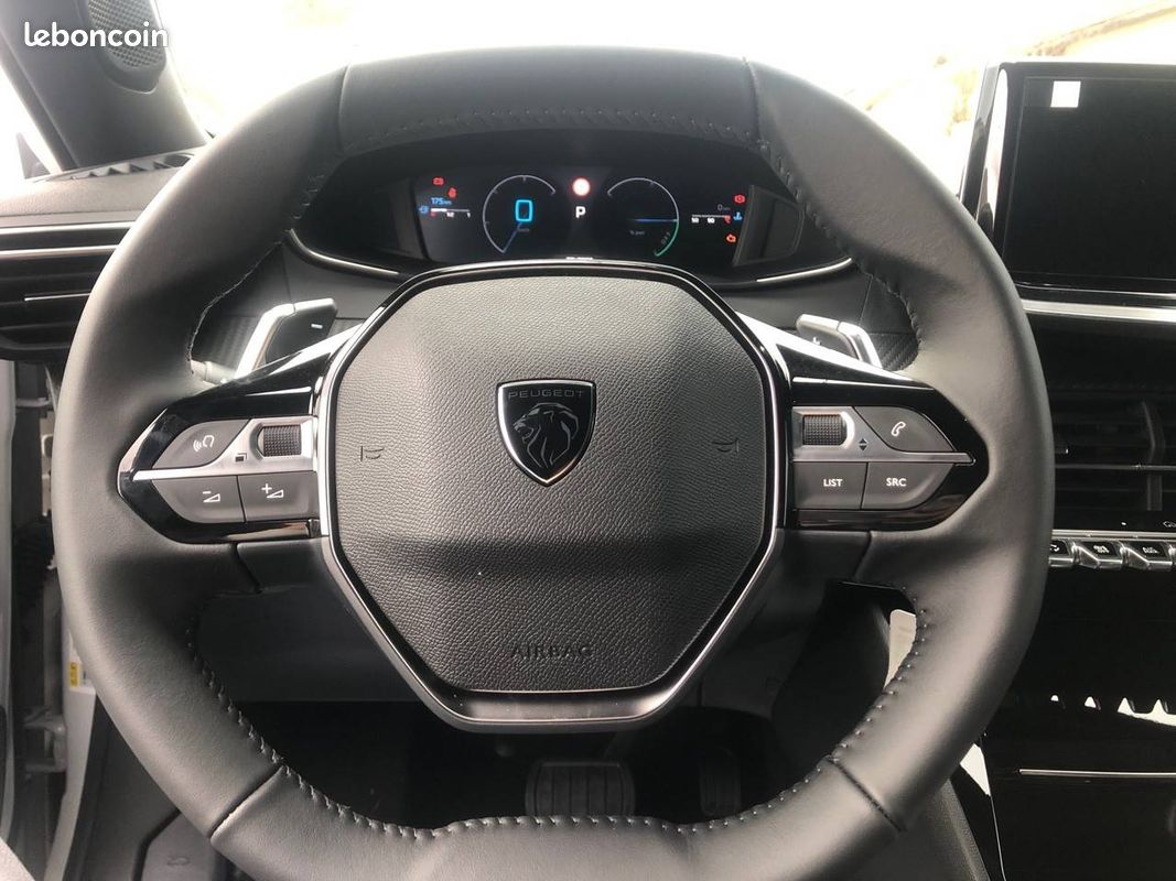 PEUGEOT 2008 Hybrid 145 e-DCS6 Allure (image 14)