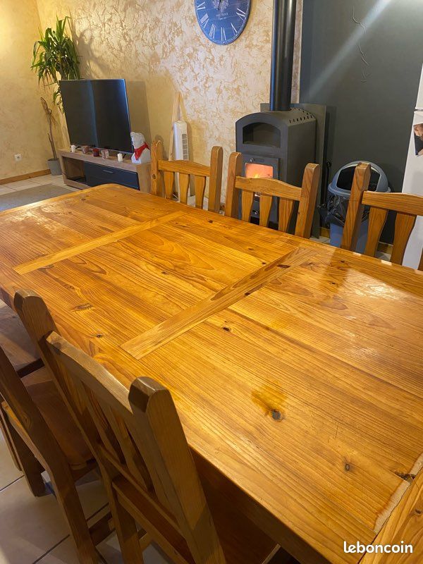 Table en bois massif avec 6 chaises (image 1)