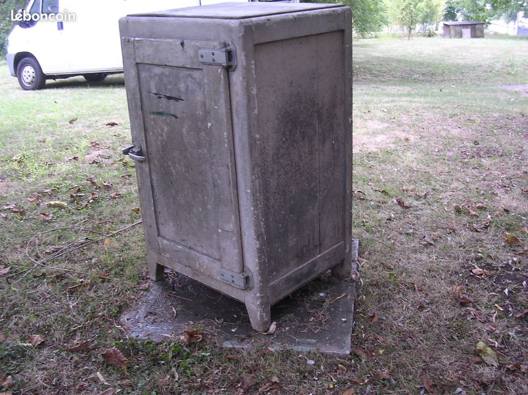 Meuble frigo ancien de boucher en bois (image 2)
