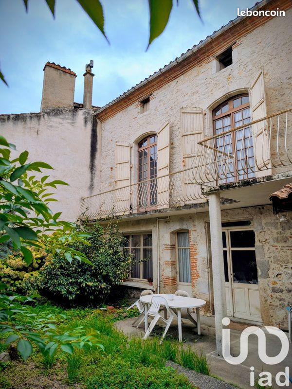 Maison 10 pièces 287 m² · à Layrac · 287 m² · 179 500 €