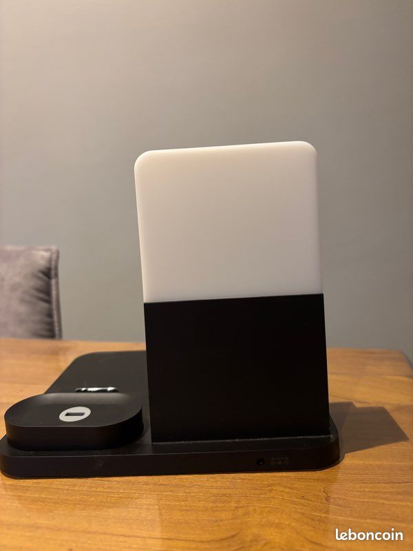 Station De Charge sans Fil 4 en 1 avec Réveil Lampe De Chevet, 10 W Certifié QI Compatible avec Iphone/Samsung pour Apple Watch/Smart Watch Airpods,Noir (image 2)
