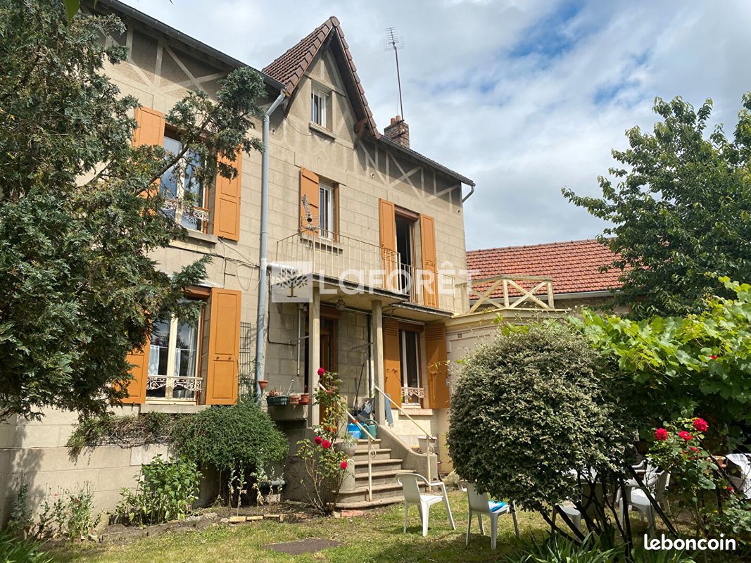 Maison 11 pièces 248 m² · à Limay · 248 m² · 335 000 €