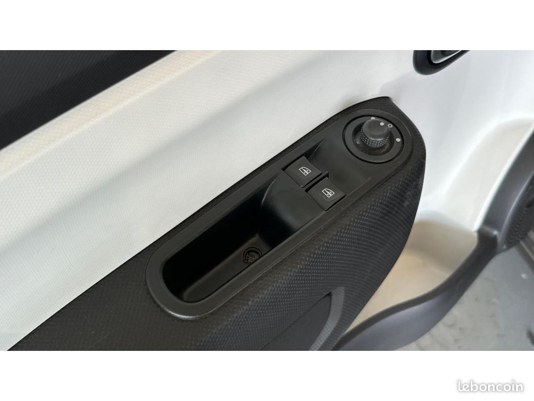 RENAULT TWINGO 1.0 Sce 65 ch - FAIBLE KILOMETRAGE - BLUETOOTH (image 31)