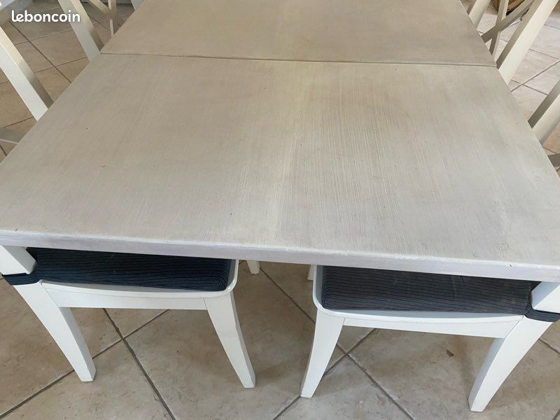 Table en pin rectangulaire à 4 pied et 2 rallonges amovibles (image 1)