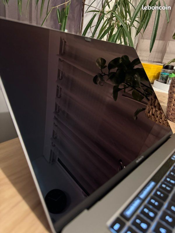 Macbook Pro 16" - INTEL i9 8 coeurs - 16Go Ram - 1to (image 8)