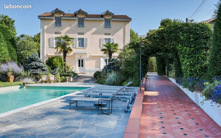 Propriété 7 pièces 331 m²
