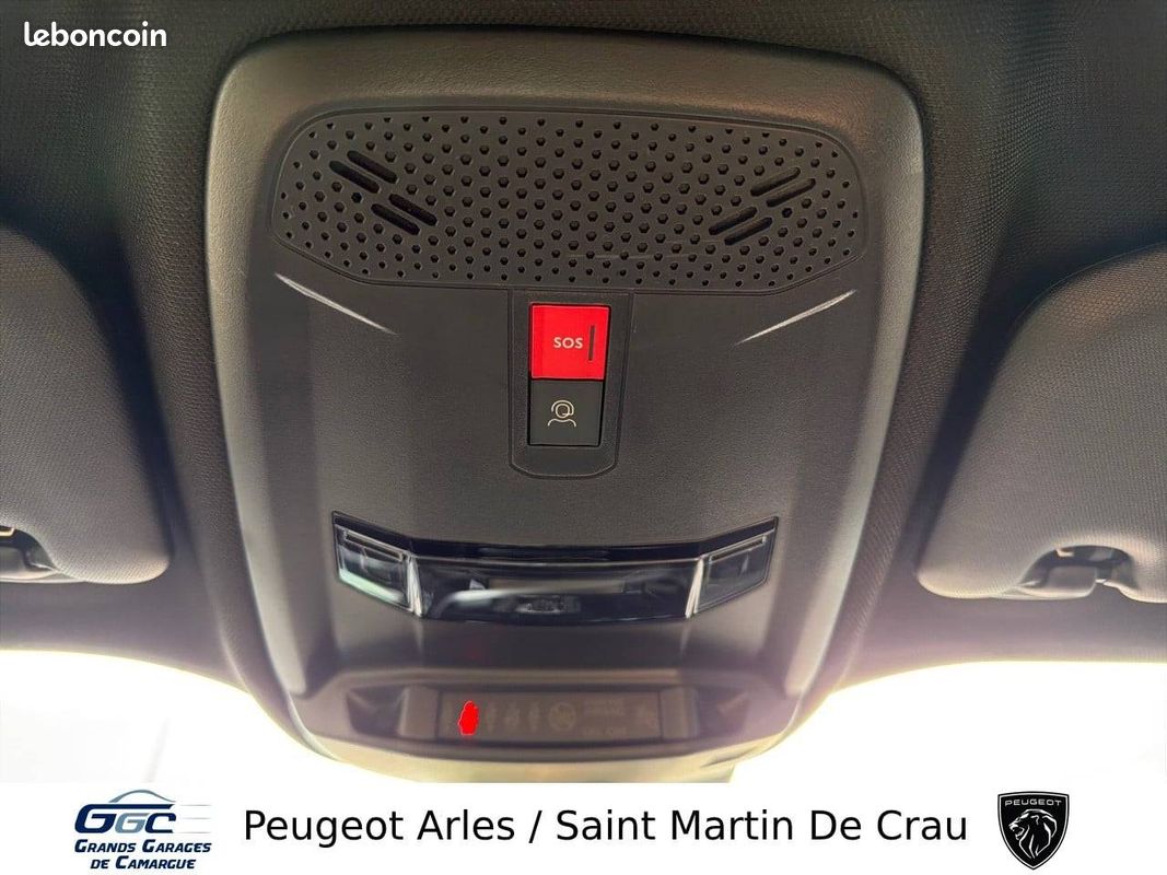 PEUGEOT 2008 Hybrid 145 e-DCS6 GT (image 22)