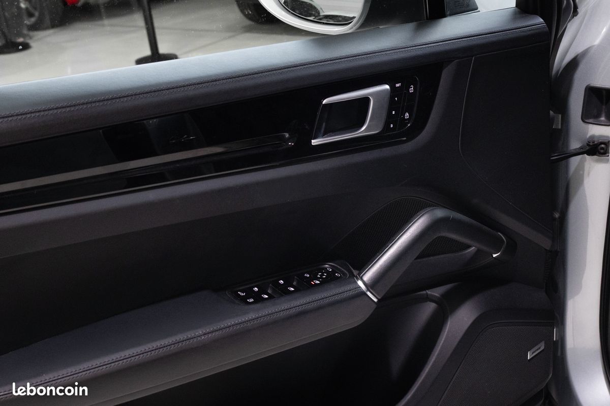 Porsche Cayenne Coupé E-Hybrid 3.0L V6 462 CH (Toit panoramique, Audio BOSE, Pack Sport Chrono...) - 2ème main (image 3)
