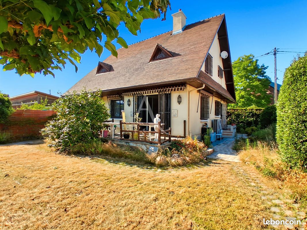 Maison 6 pièces 150 m² · à Saint-Étienne-du-Rouvray · 150 m² · 230 000 €