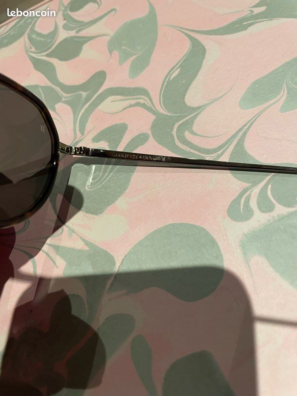 Lunettes de soleil đ (image 3)
