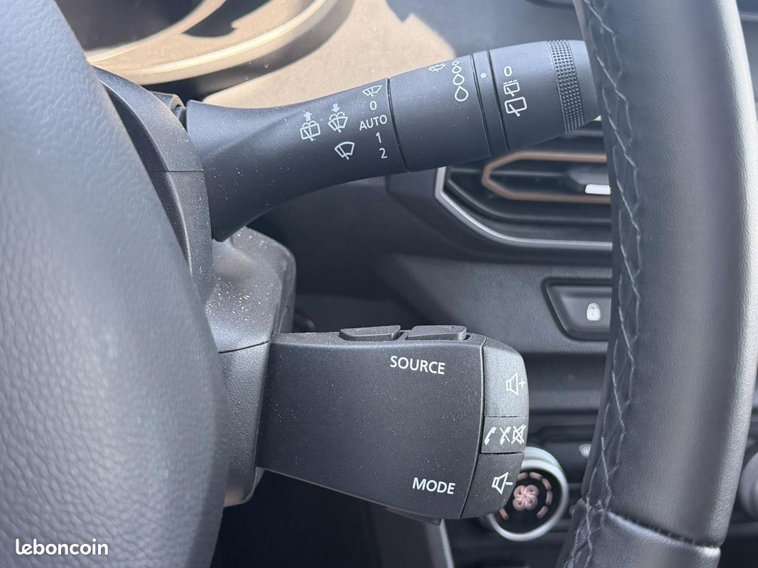 Dacia jogger 1.6 hybride 140 7pl automatique + camera de recul + gps + alerte angle mort (image 20)