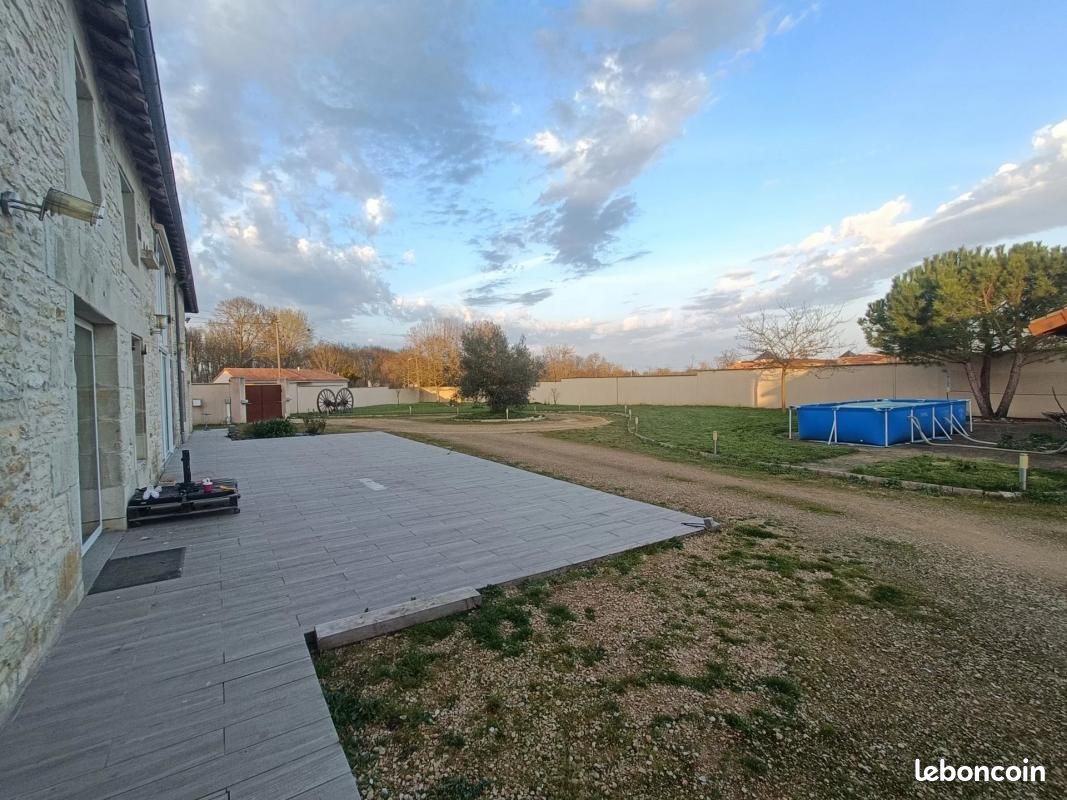 Longère 8 pièces 325 m² - Champigny en Rochereau 86170 (image principale 9)