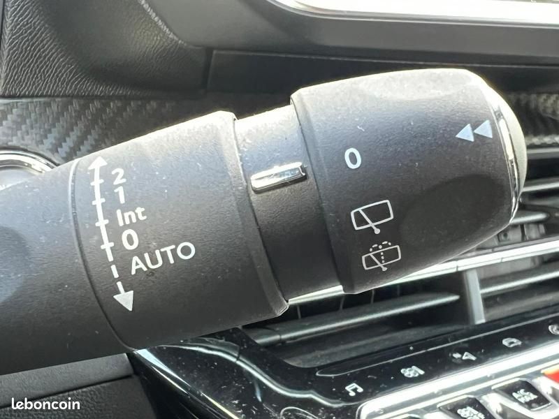 Peugeot 2008 e-2008 136ch GT (image 19)