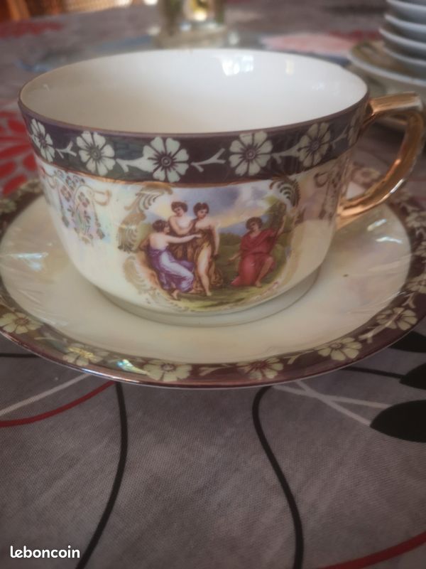 Tasse à thé ou chocolat plus de (100 ayant appartenu à ma mere) (image 1)