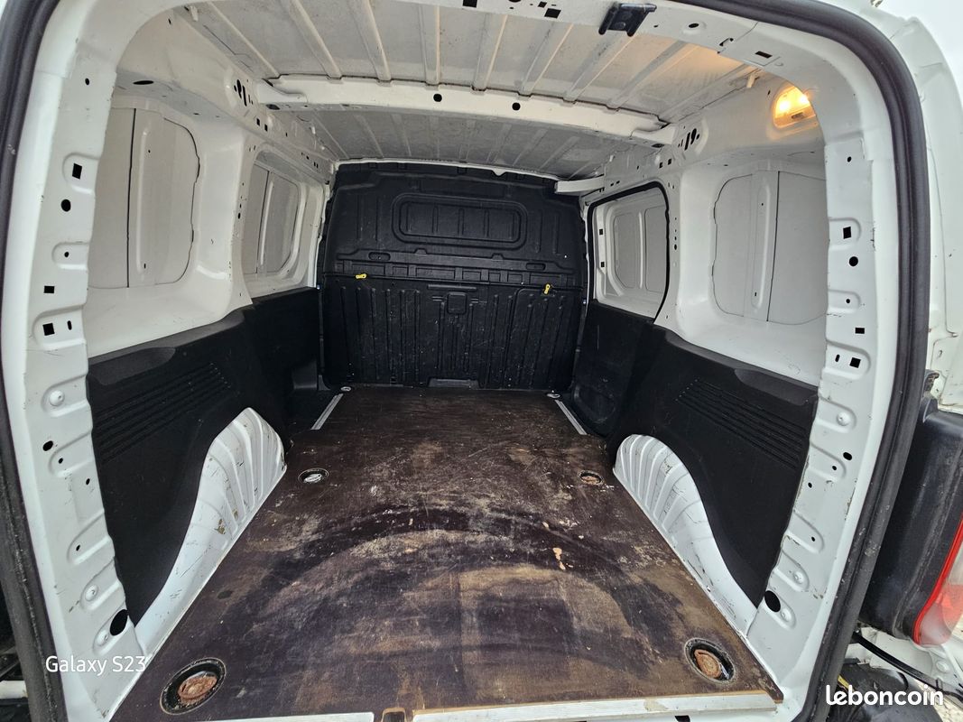 Opel Combo Cargo 1.5 CDTI 100cv Standard Pack Clim 2020 1ère Main (image 13)