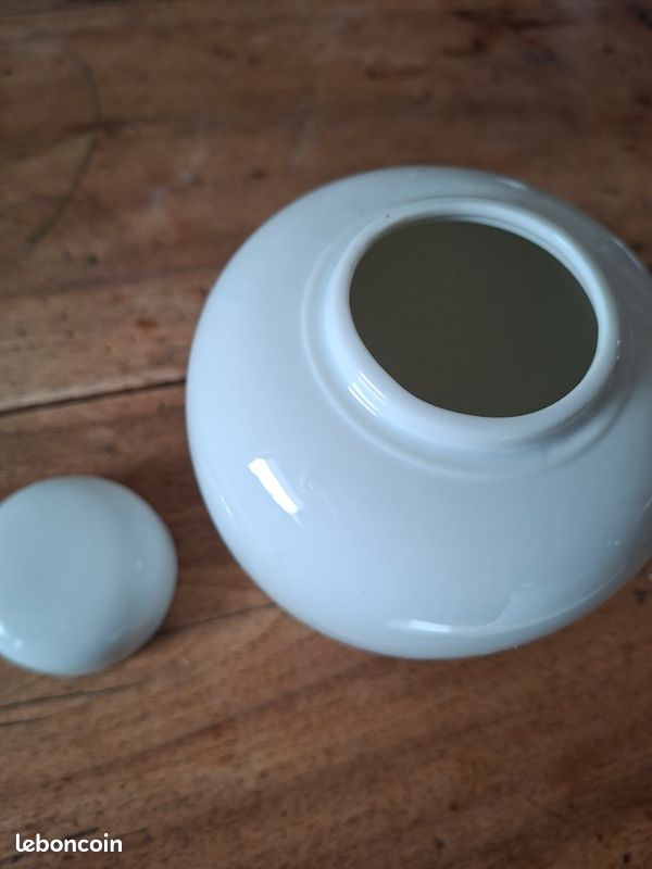 Pot blanc avec couvercle (image 2)