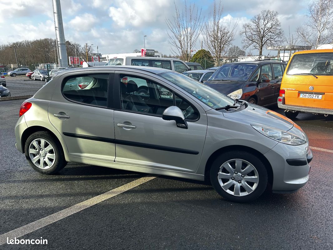 Peugeot 207 1.4i 75CH Premium (image 3)