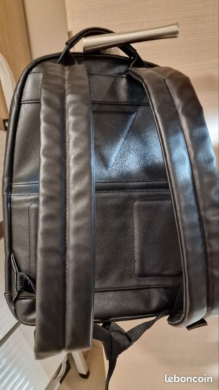 Tres joli sac à dos homme GUESS Accessoires Bagagerie