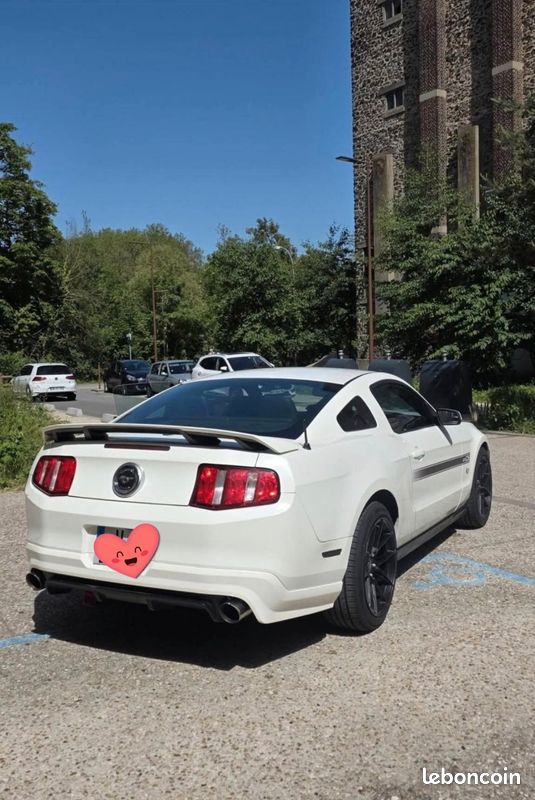 Ford Mustang GT CS 2011 V8 5.0l (image 2)