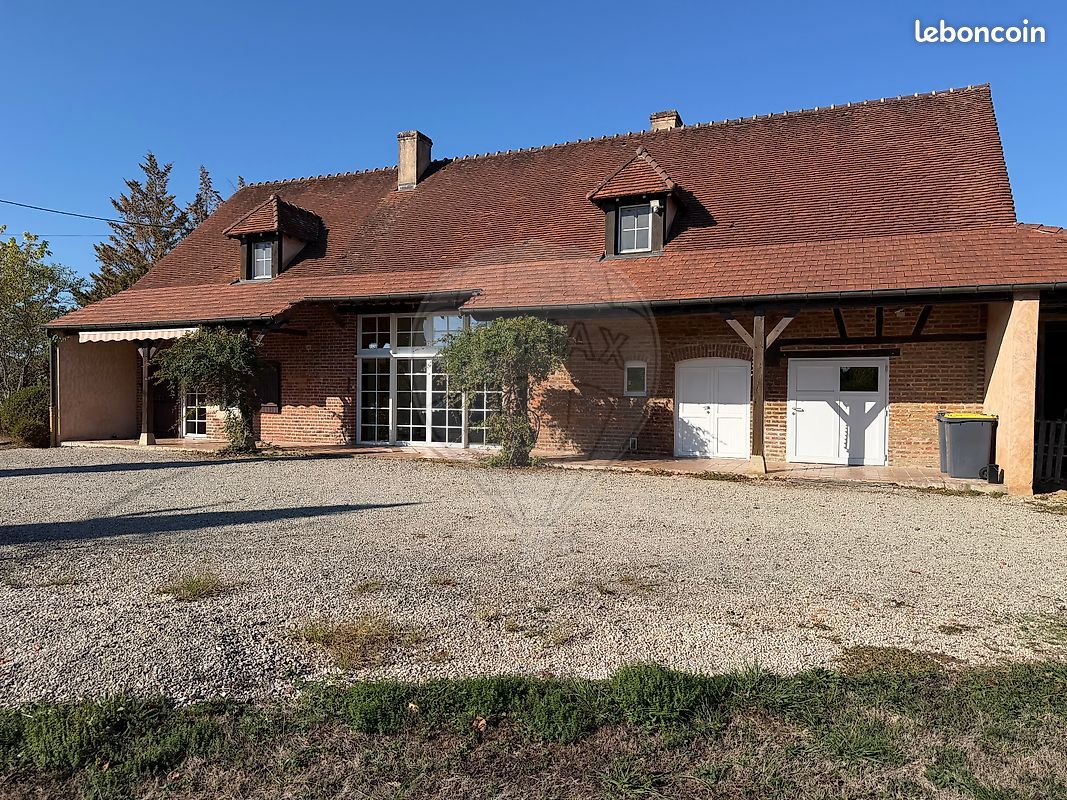 Maison 6 pièces 268 m² · à Frangy-en-Bresse · 268 m² · 371 000 €