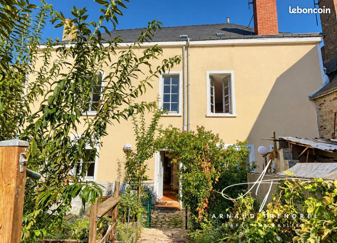 Maison 6 pièces 167 m² · aux Hauts-d'Anjou · 167 m² · 136 000 €