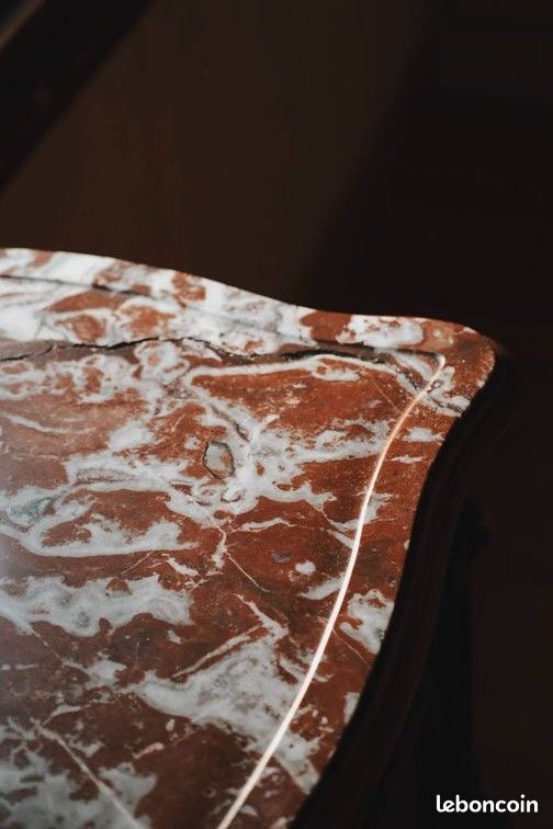 Table de chevet bois massif sculpté et marbre (image 5)