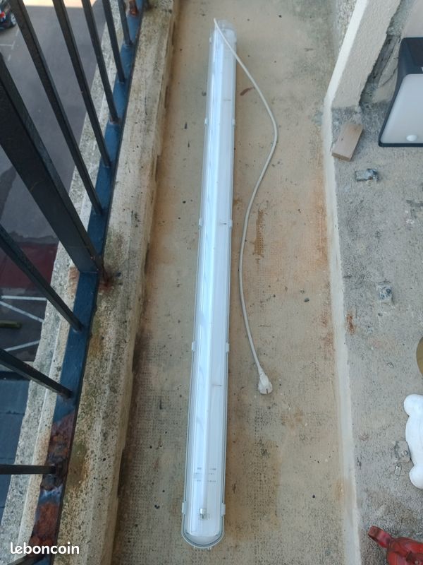 Tube fluo pour atelier, cave, garage, complet avec support (image 1)