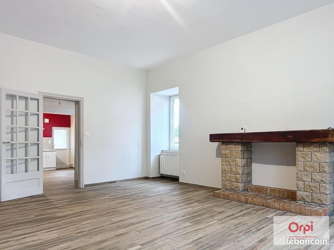 Appartement 4 pièces 130 m² · à Montmarault · 130 m² · 690 €