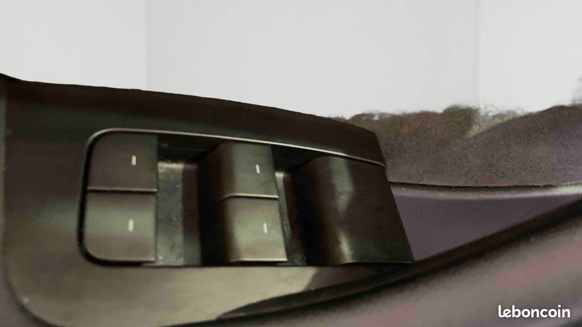 TESLA MODEL Y Long-Range Dual Motor AWD (image 18)