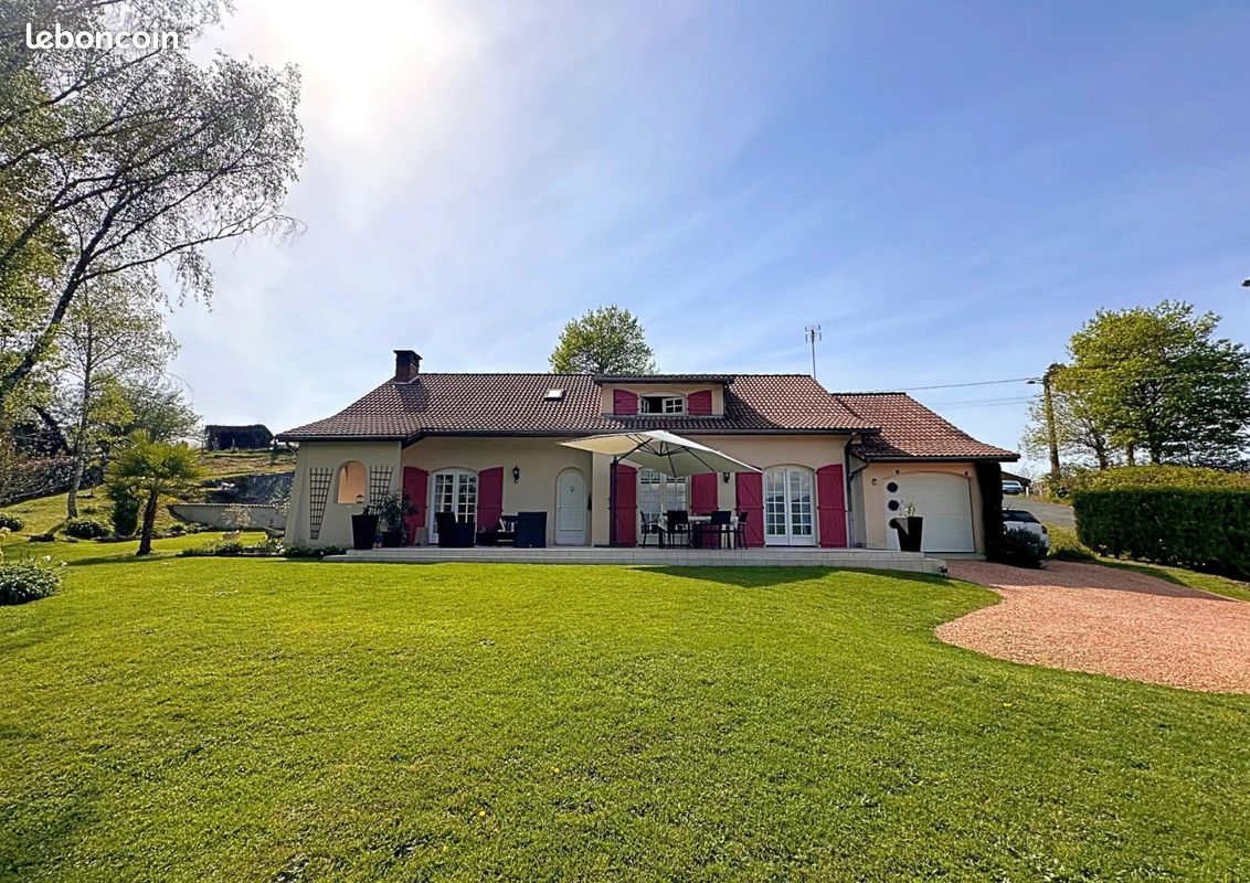 Maison 6 pièces 147 m² · à Néronde-sur-Dore · 147 m² · 316 000 €