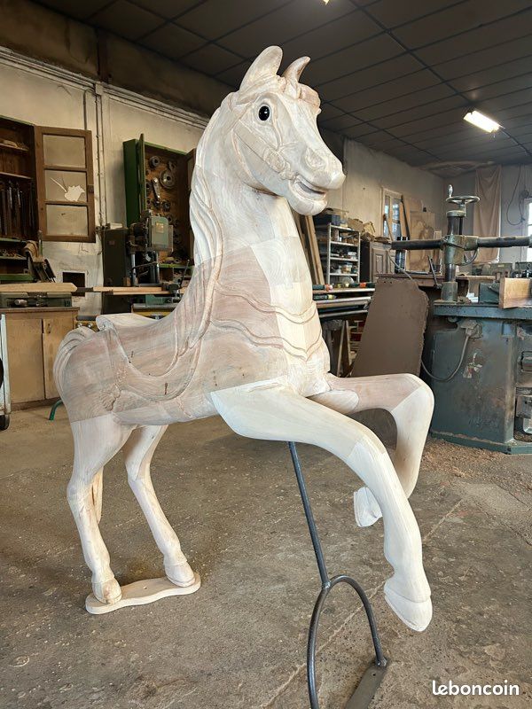 Sculptures Décoratives de Cheval en Bois Sculpté Style Tang Dynasty, Chine, Set de 2 en vente sur