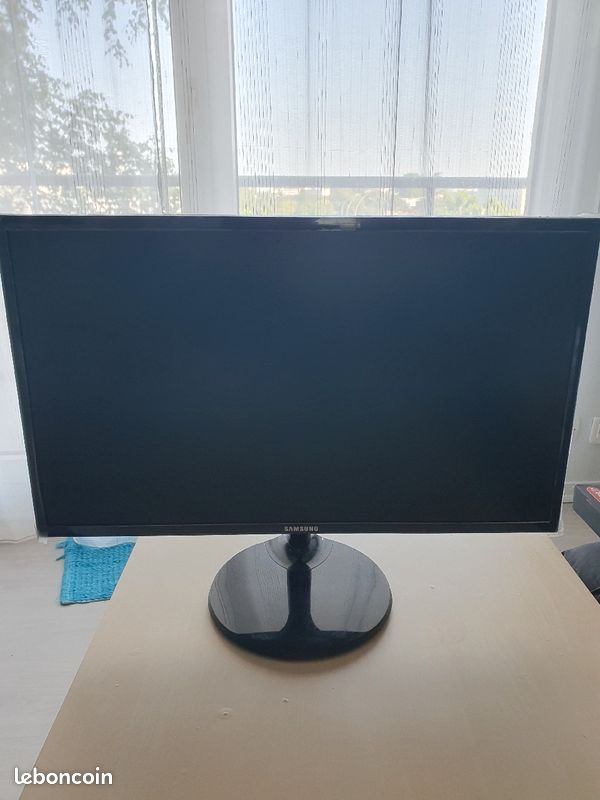 Écran Samsung 24 pouces (Urgent) (image 1)