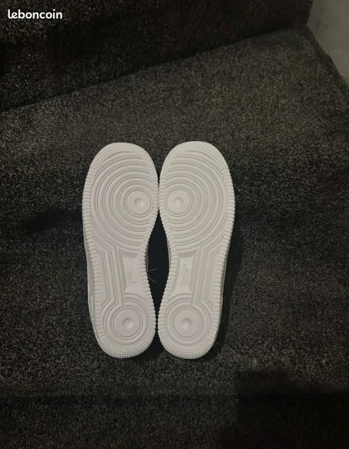 Nike Air Force 1 blanches avec boîte, modèle low 42 (image 6)