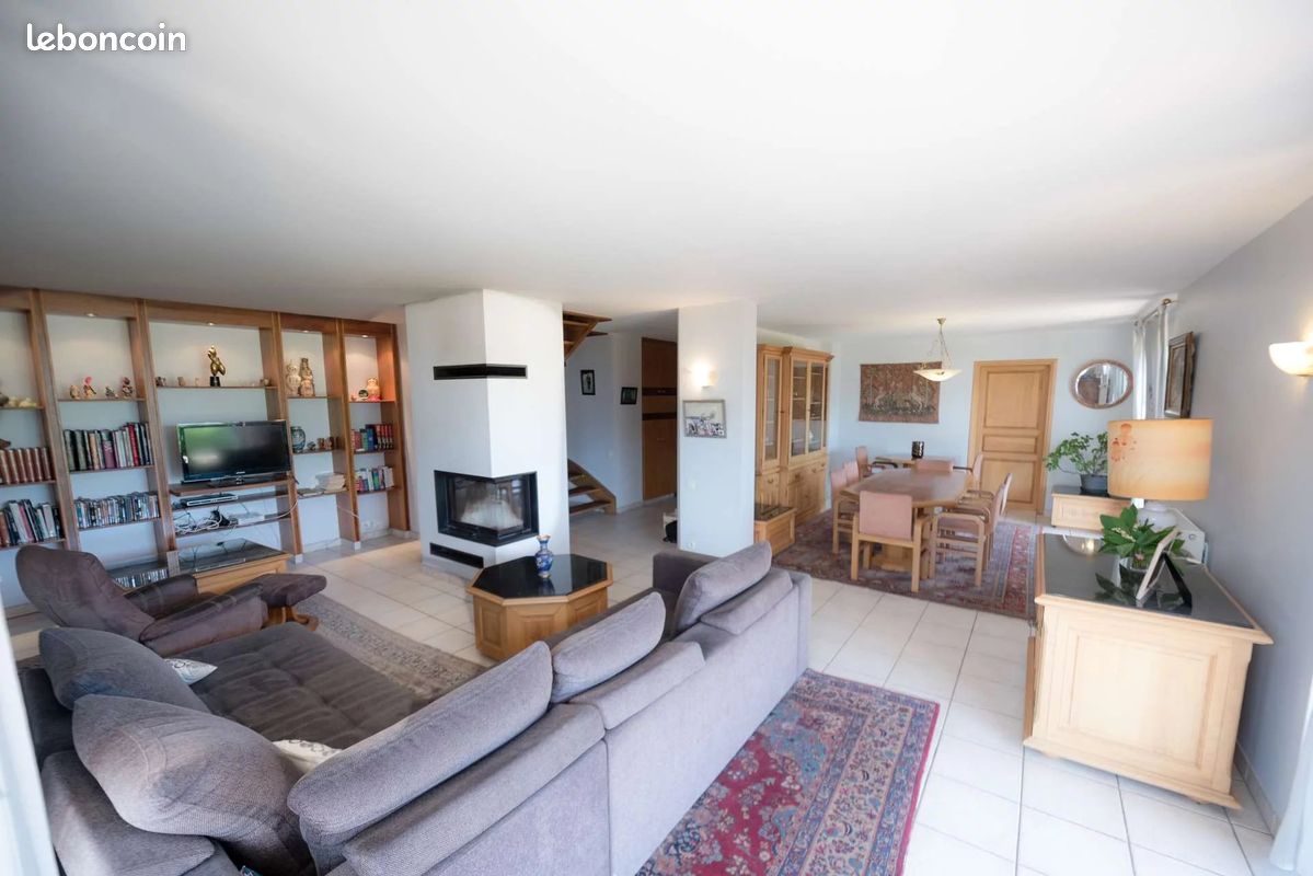 Maison 6 pièces 220 m² · à Saint-Jorioz · 220 m² · 1 030 000 €