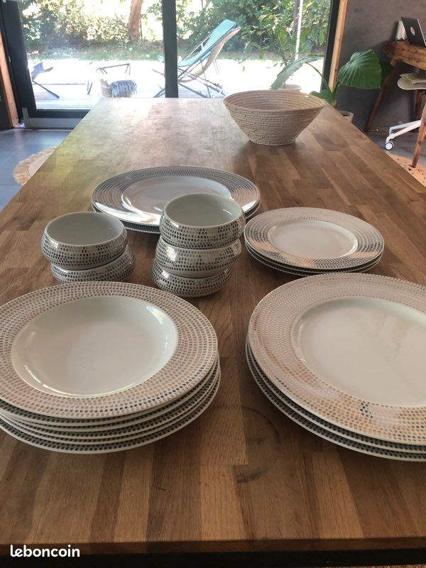 Assiettes et bols porcelaine (image 1)