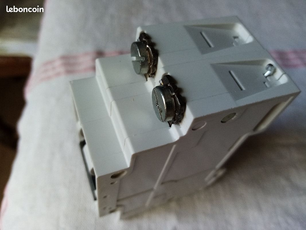 Disjoncteur bipolaire 16A SIEMENS neuf (image 5)