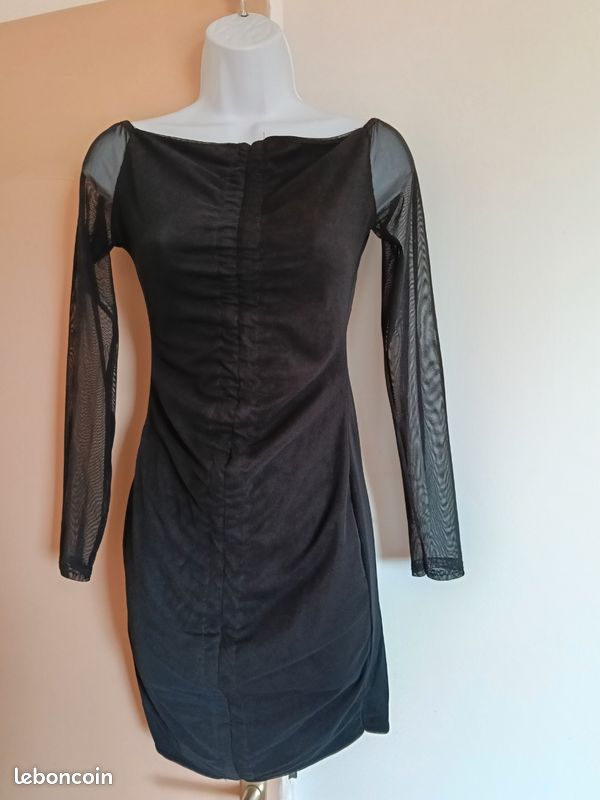 Robe noire Prettylittlething taille 38 (image 1)