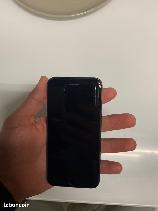 Vente iphone SE 2022 NOIR (image 2)