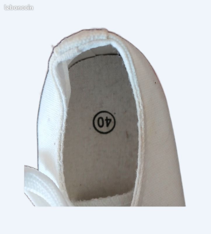 Vend tennis blanches pointure 40 neuve (image 1)