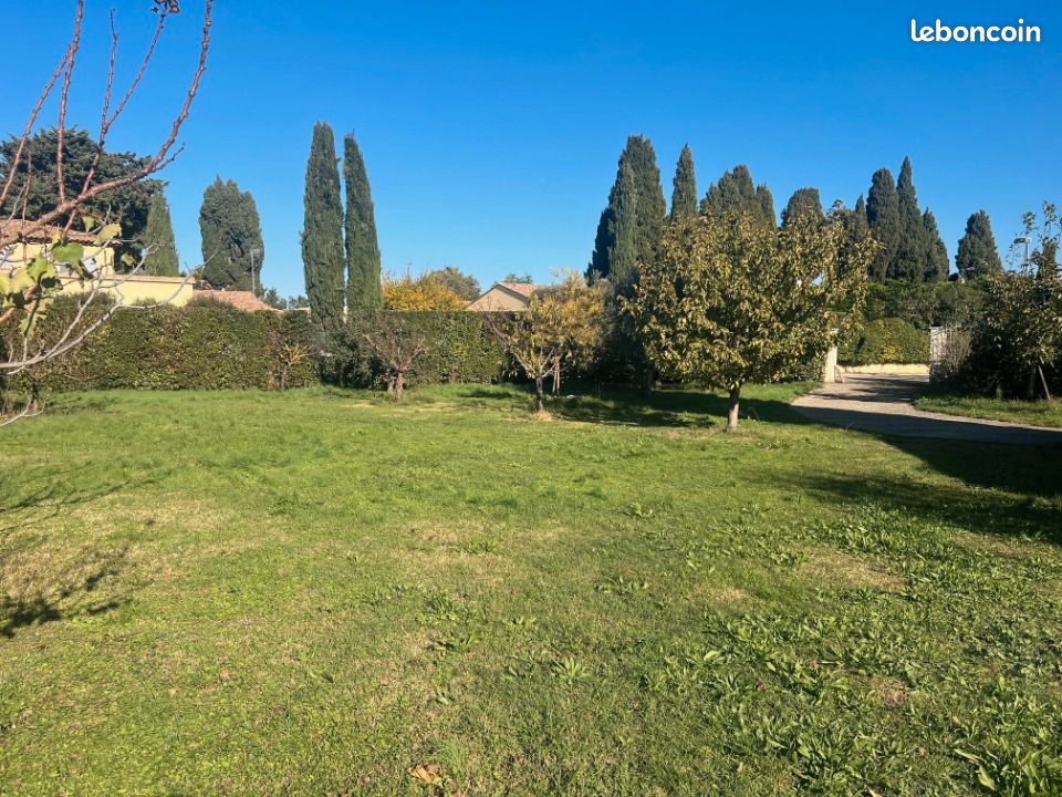 Terrain 440 m² · à Salon-de-Provence · 199 000 €