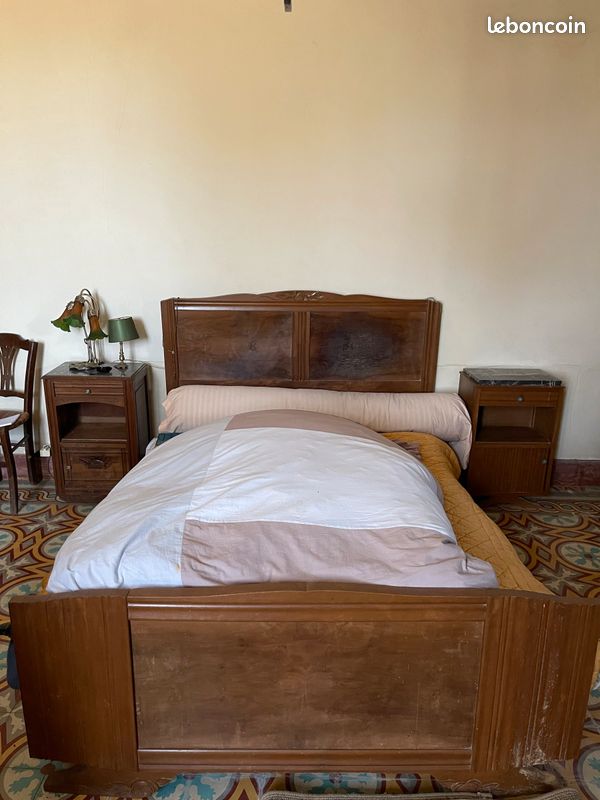Chambre à coucher Art Déco: Lit, 2 tables de nuits et armoire (image 1)