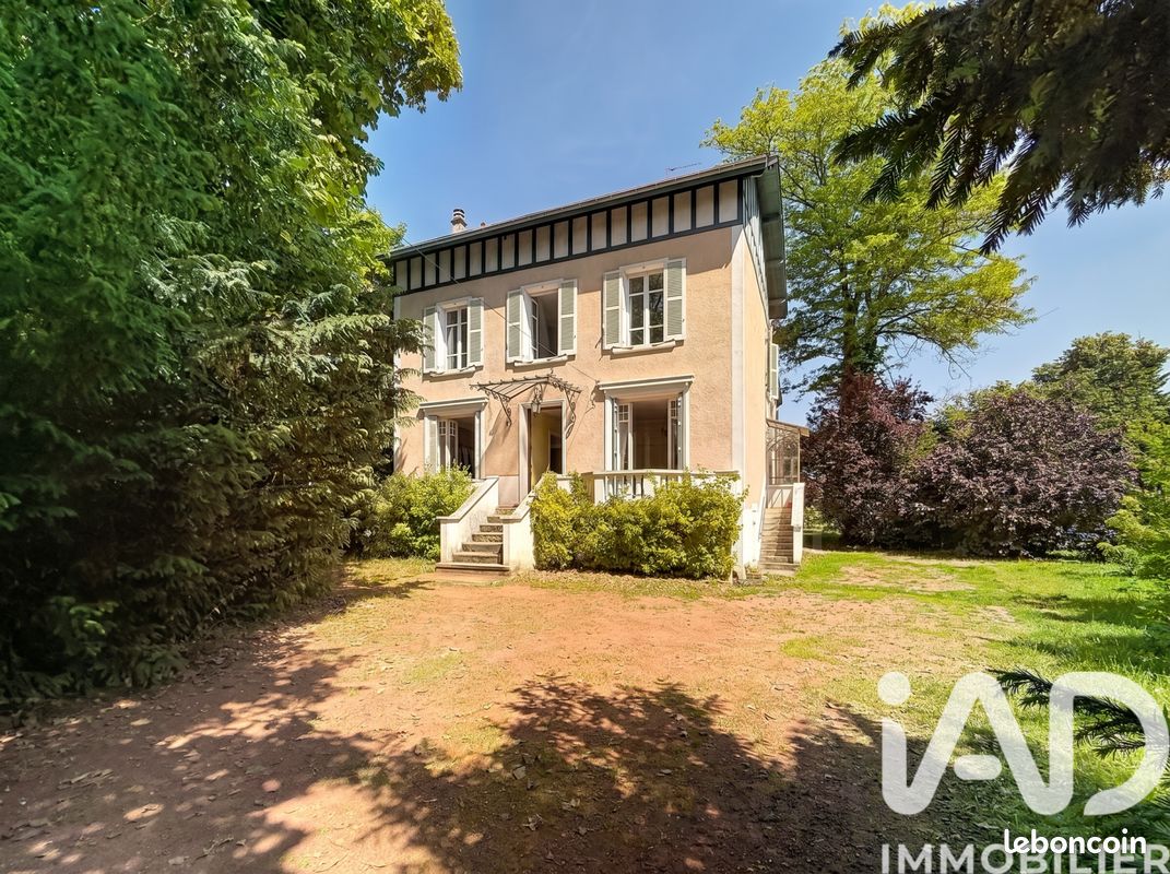 Maison 9 pièces 205 m² · à Tassin-la-Demi-Lune · 205 m² · 760 000 €